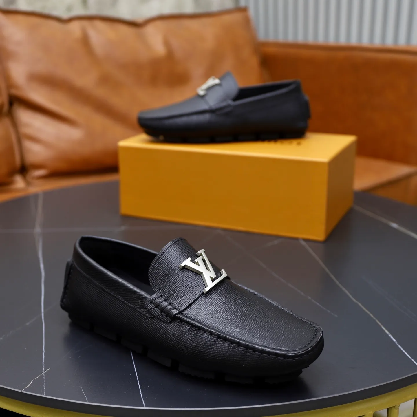 Ex-factory price: 480💰【LV】Louis Vuitton ⚠️High-end men’s driving and pedal series ⚠️38-44 (customized for 45) ⚠️All original cowhide leather! Thick and soft! Made entirely of calfskin lining! Rubber sheet anti-slip beanie sole! Three-dimensional package technology! Fashionable and classic! Handicrafts! Original high quality! Feel free to compare!